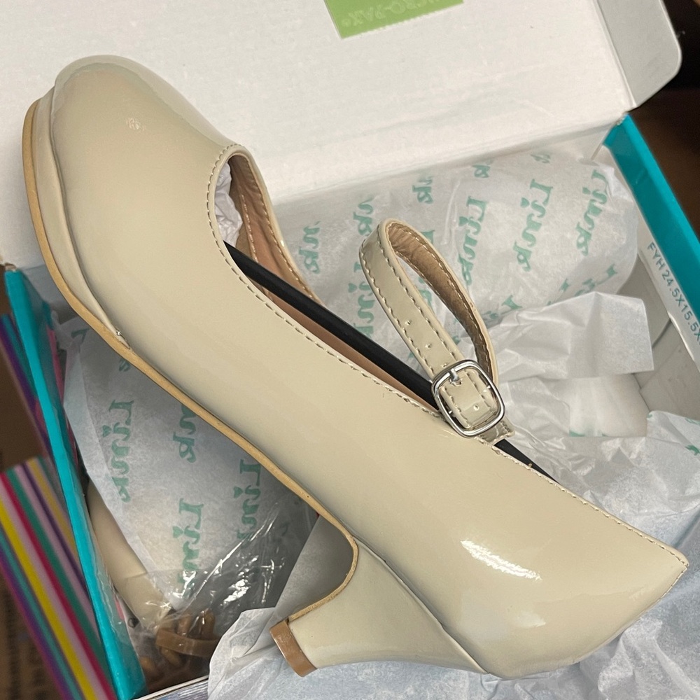 Link Cream Patent Mary Jane Shoes